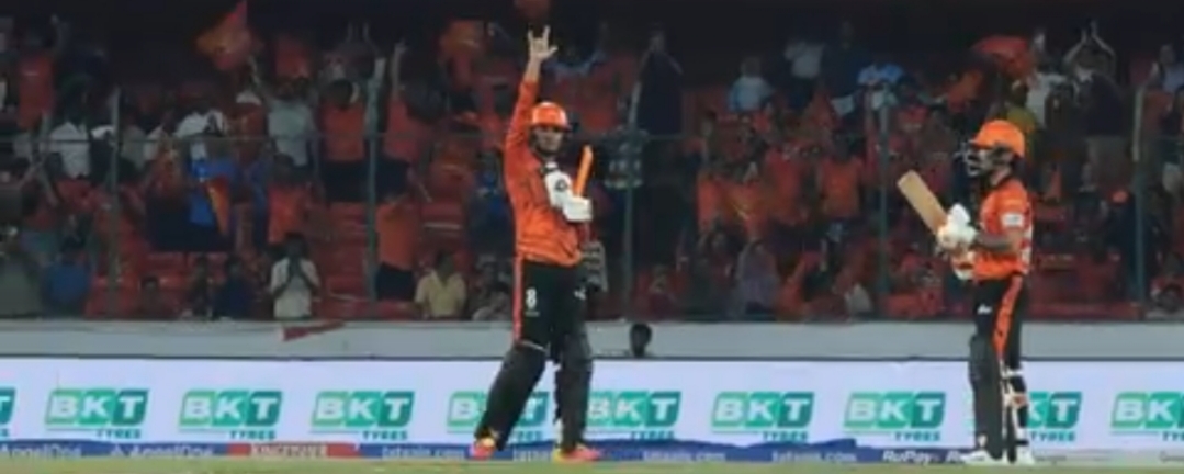 IPL 2026: अभिषेक शर्मा का ऐतिहासिक धमाका! विराट कोहली की बराबरी कर रचा इतिहास, गेल के क्लब में मारी एंट्री