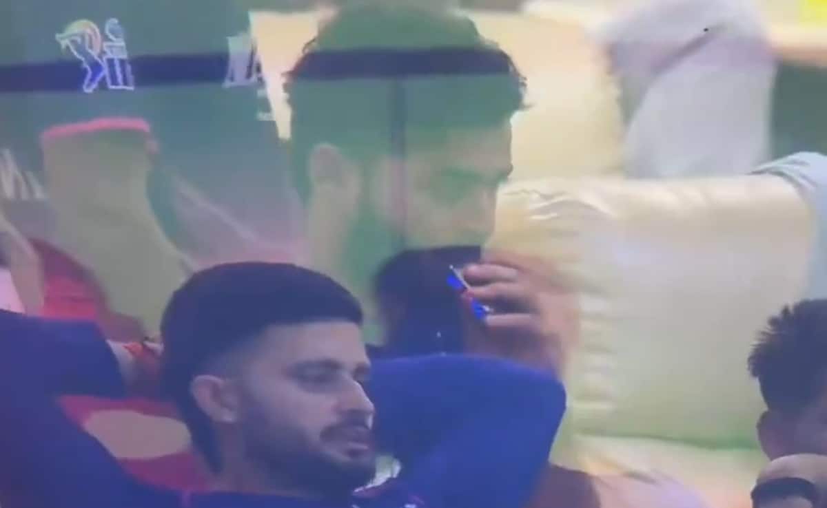 रियान पराग की एक गलती पड़ी भारी ड्रेसिंग रूम में वेपिंग विवाद और BCCI के एक्शन का पूरा सच