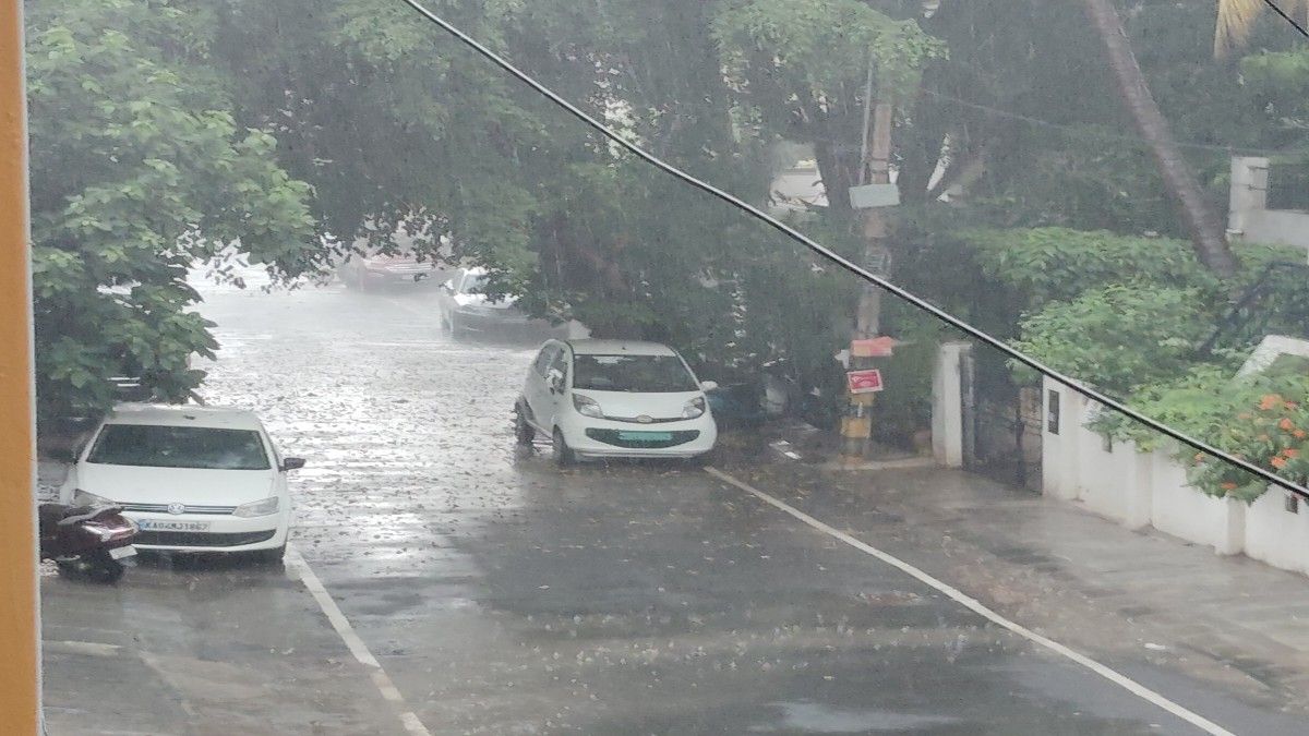 बेंगलुरु में 5 महीने का महा-सूखा खत्म: जयनगर से व्हाइटफील्ड तक झमाझम बारिश, गर्मी के सारे रिकॉर्ड टूटे