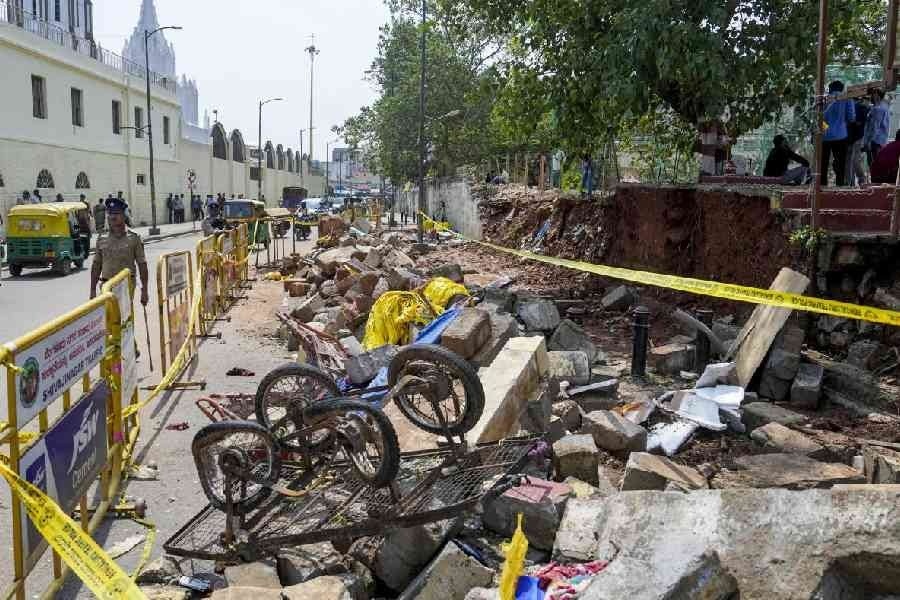 बेंगलुरु में कुदरत का कहर 7 मौतें पानी में डूबीं 5000 किताबें  क्या गार्डन सिटी बन गया है कंक्रीट का जंगल ?