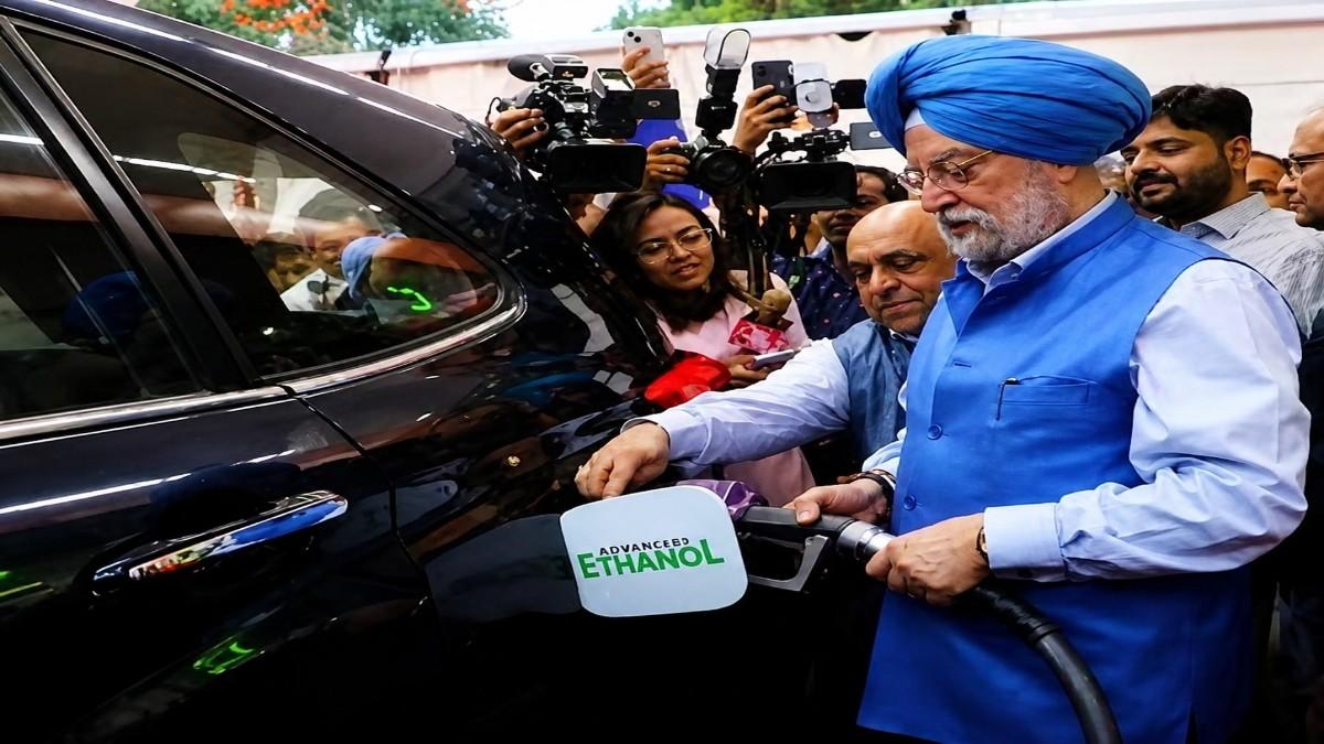 भारत में लॉन्च हुआ E85 फ्यूल! पेट्रोल से ₹20 सस्ता बदल सकता है कार चलाने का पूरा गणित
